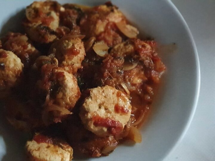 Boulettes de poulet en sauce tomate