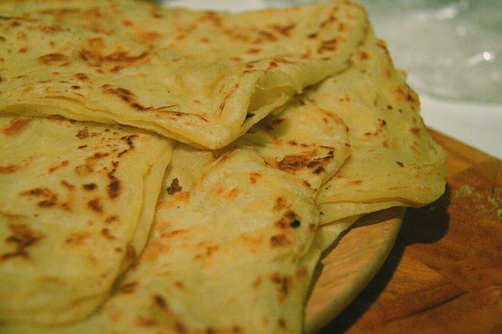Galettes rghaïf dorées et pliées en carrés