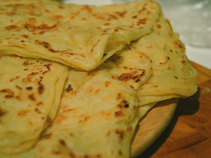 Galettes rghaïf dorées et pliées en carrés